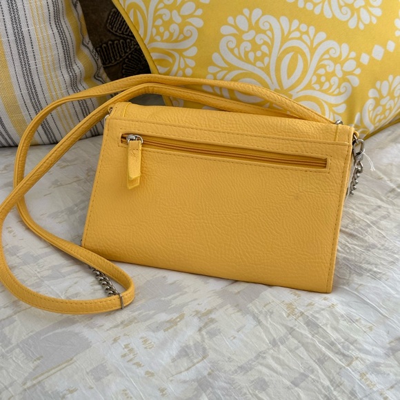 Jessica Simpson yellow small crossbody trifold never used - Picture 15 of 16